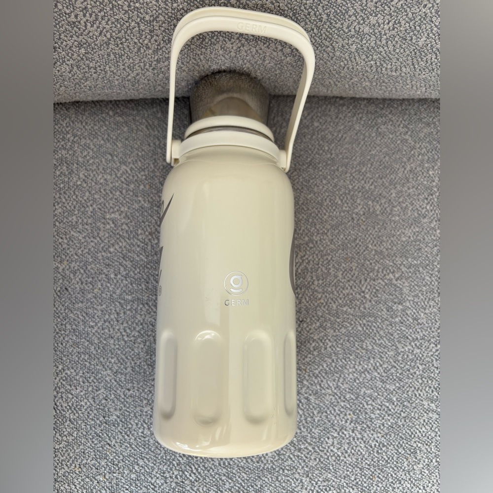 Coca Cola Insulated Thermos 🤍 - Picture 6 of 8